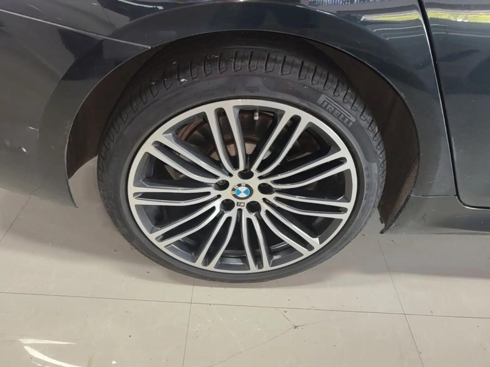 BMW 5 Series 2018 Restyled 530Li Leading Edition M Sport Package — миниатюра 11