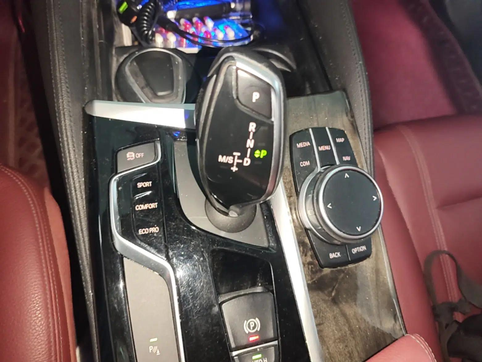 BMW 5 Series 2018 Restyled 530Li Leading Edition M Sport Package — миниатюра 16