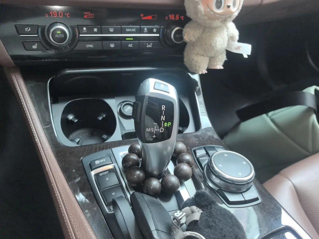 BMW 5 Series 2014 528Li Leading Model — миниатюра 14
