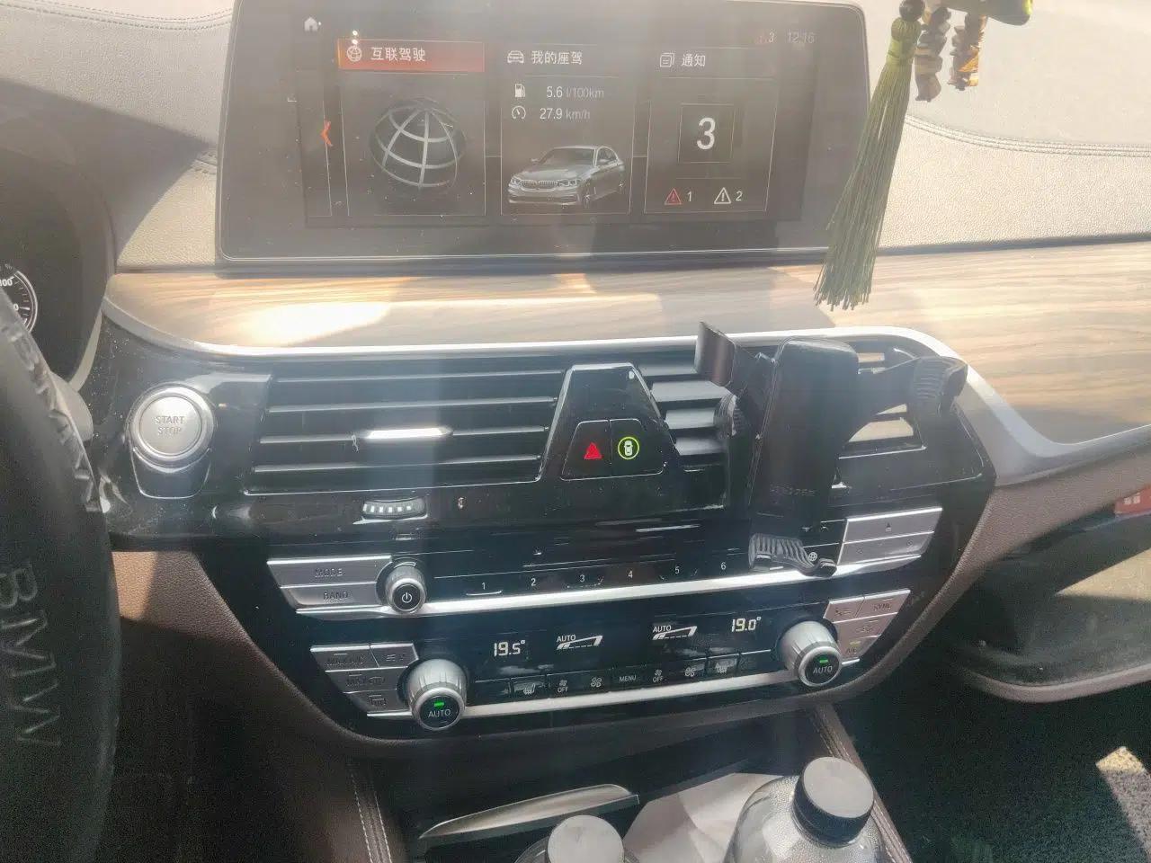 BMW 5 Series New Energy 2018 530Le Luxury Package — миниатюра 13