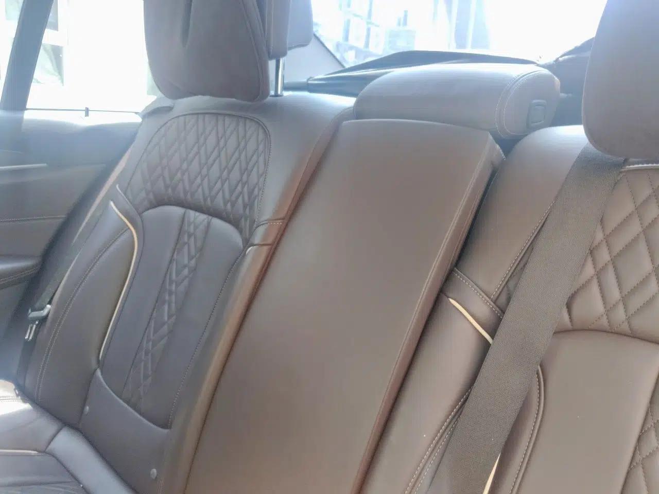 BMW 5 Series New Energy 2018 530Le Luxury Package — миниатюра 17