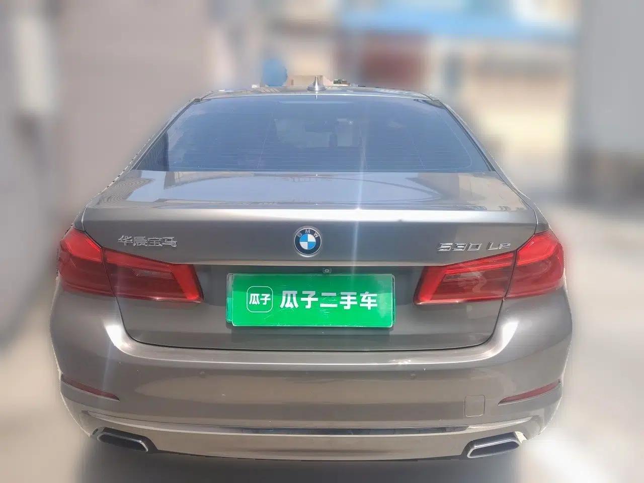 BMW 5 Series New Energy 2018 530Le Luxury Package — миниатюра 5