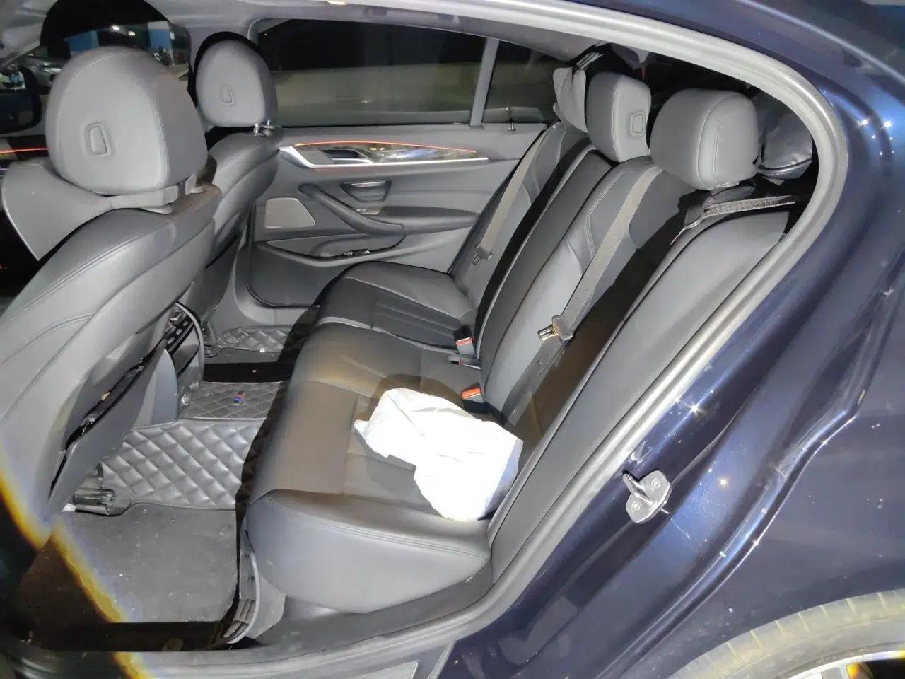 BMW 5 Series 2019 525Li M Sport Package — миниатюра 17