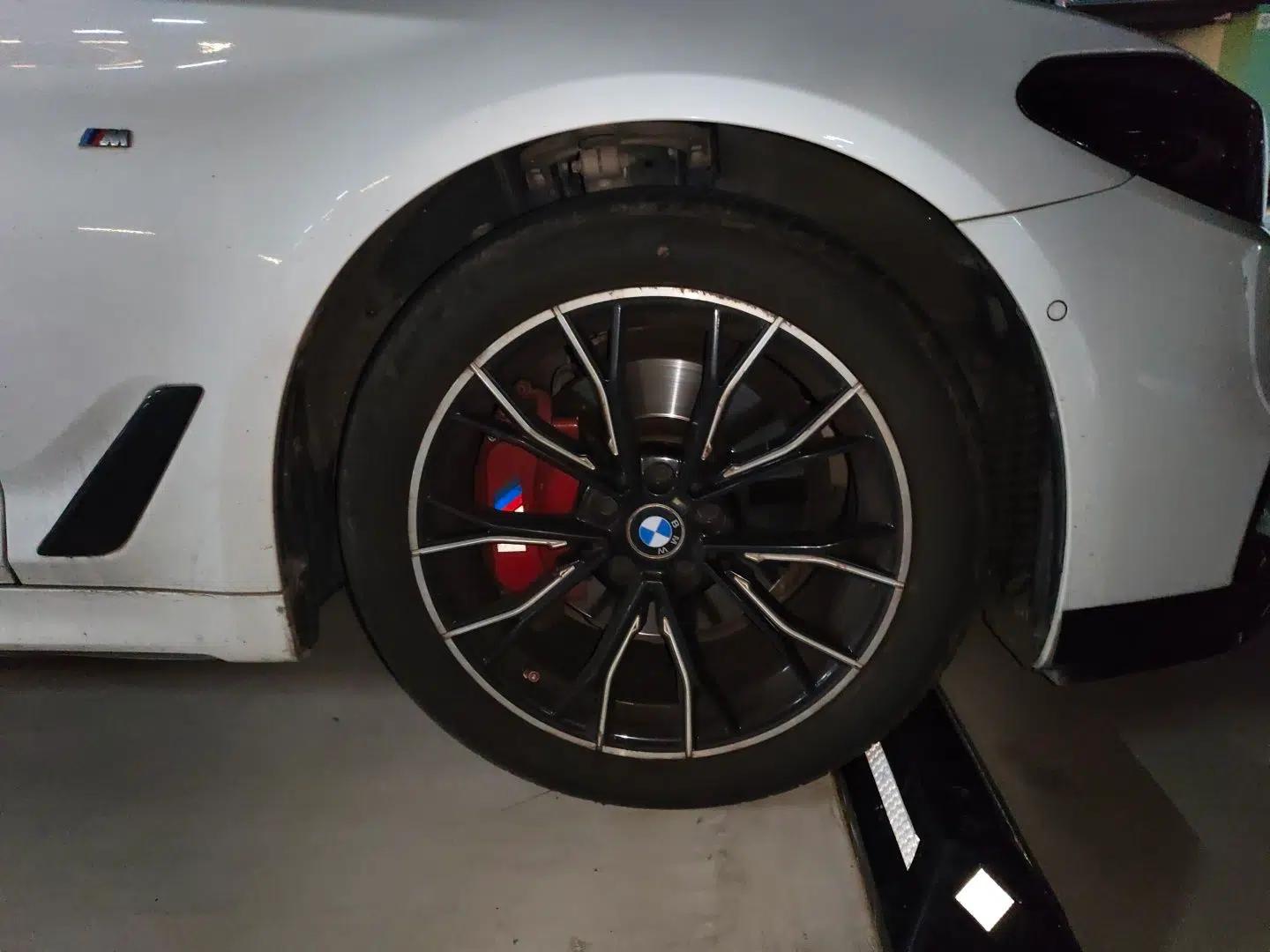 BMW 5 Series 2019 Restyled 525Li M Sport Package — миниатюра 8