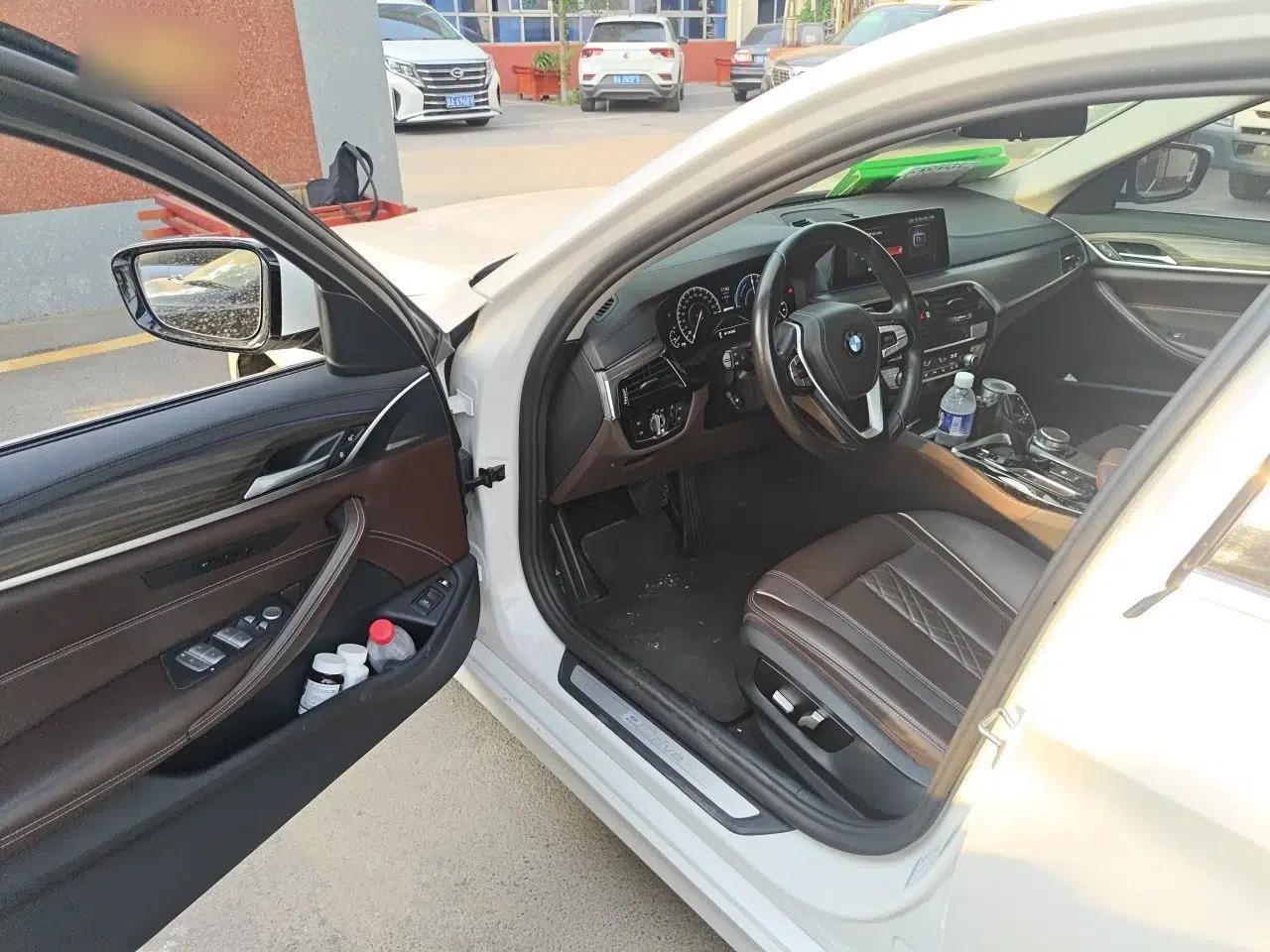 BMW 5 Series New Energy 2019 530Le Luxury Package — миниатюра 16