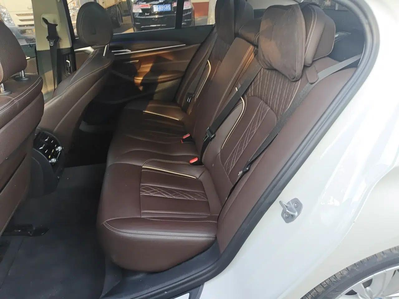 BMW 5 Series New Energy 2019 530Le Luxury Package — миниатюра 17