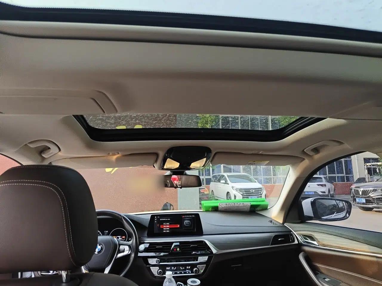 BMW 5 Series New Energy 2019 530Le Luxury Package — миниатюра 18
