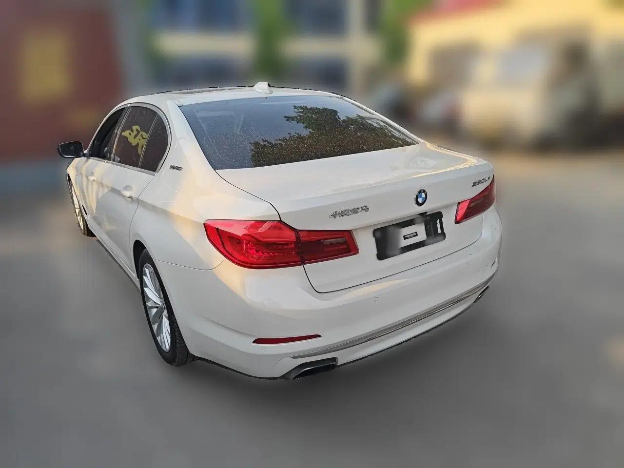 BMW 5 Series New Energy 2019 530Le Luxury Package — миниатюра 4