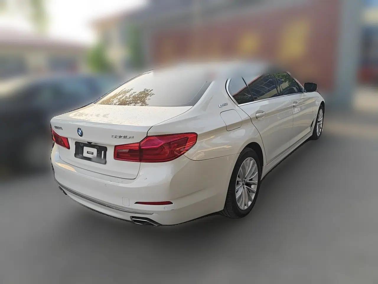 BMW 5 Series New Energy 2019 530Le Luxury Package — миниатюра 6