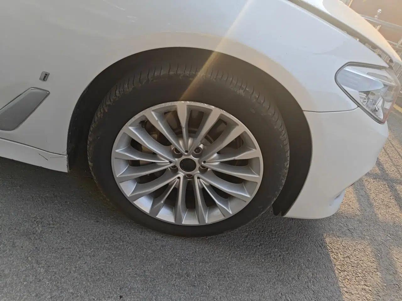 BMW 5 Series New Energy 2019 530Le Luxury Package — миниатюра 8