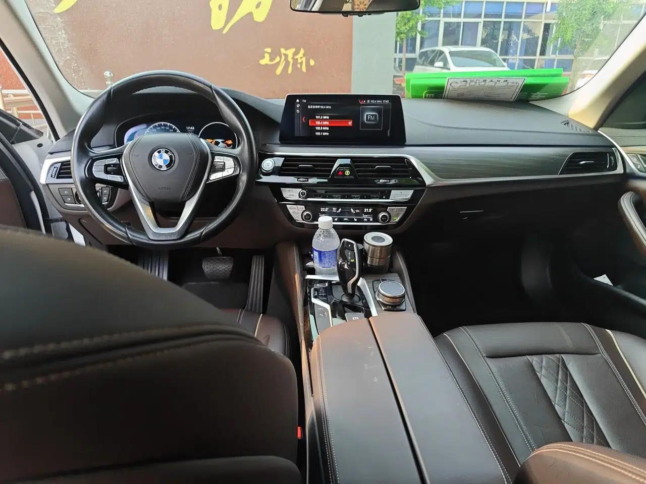 BMW 5 Series New Energy 2019 530Le Luxury Package — миниатюра 9