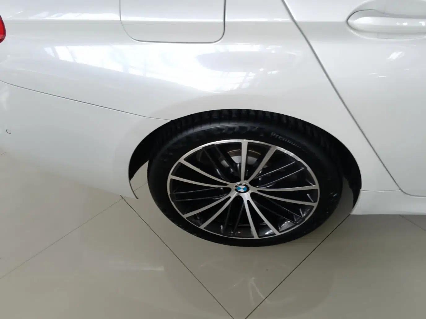 BMW 5 Series 2019 Restyled 530Li Luxury Edition M Sport Package — миниатюра 11