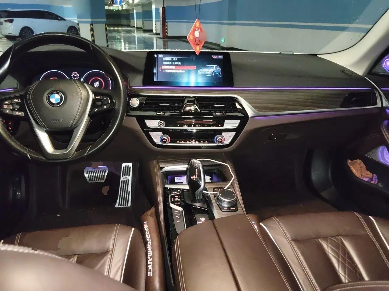 BMW 5 Series New Energy 2019 530Le Luxury Package — миниатюра 9