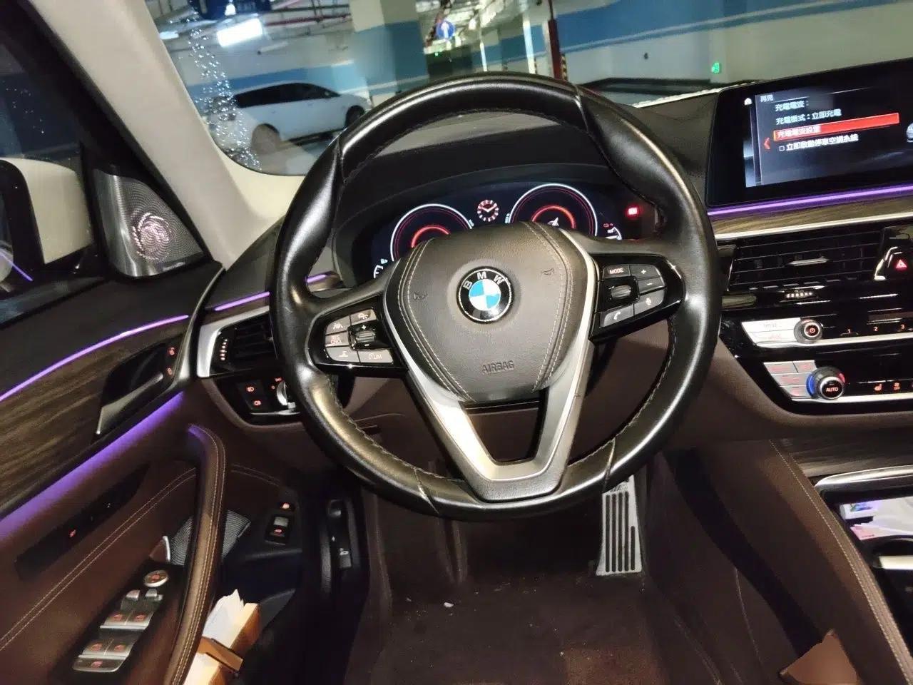BMW 5 Series New Energy 2019 530Le Luxury Package — миниатюра 10