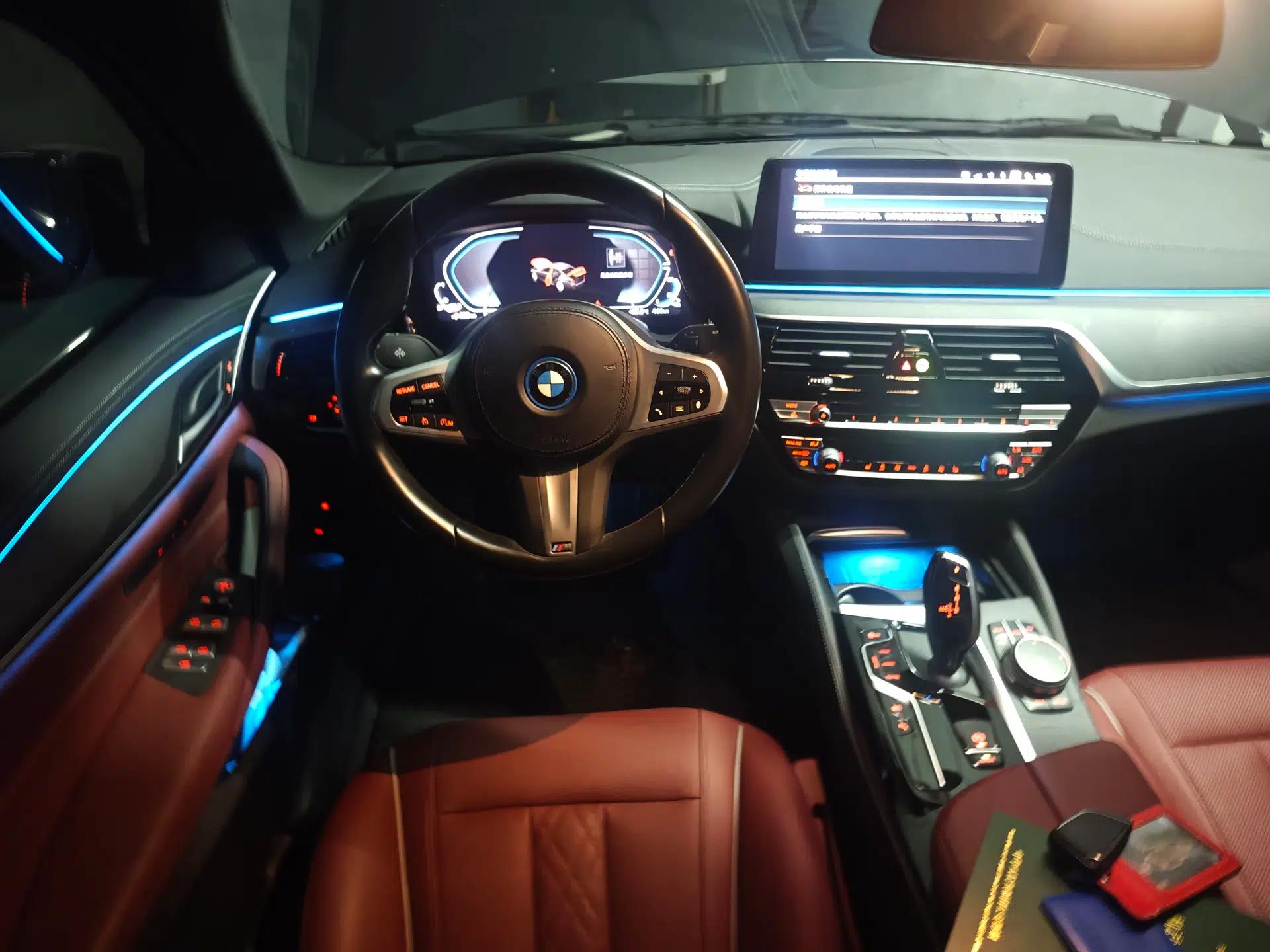BMW 5 Series New Energy 2022 Restyled 535Le M Sport Package — миниатюра 10