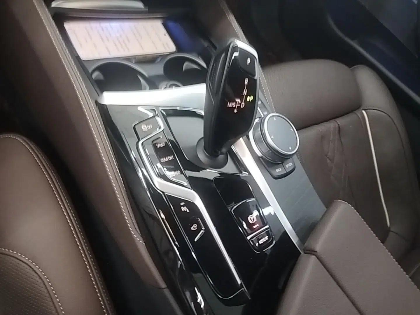 BMW 5 Series 2022 Second Facelift 530Li Luxury Version M Sport Package — миниатюра 16