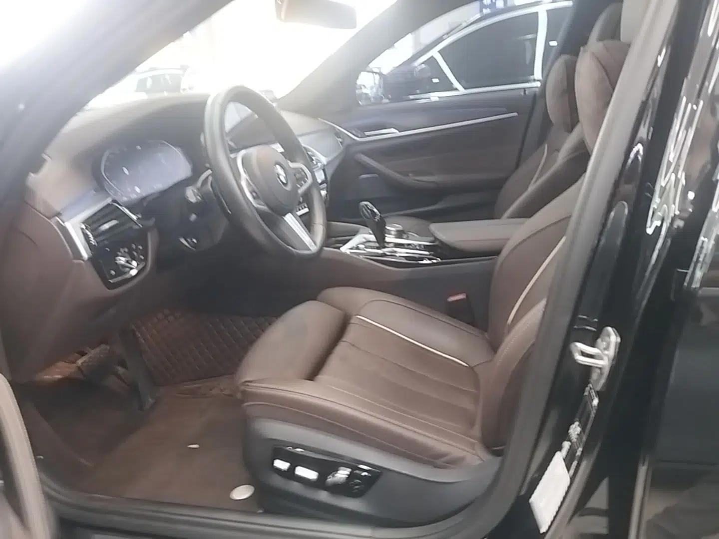 BMW 5 Series 2022 Second Facelift 530Li Luxury Version M Sport Package — миниатюра 17
