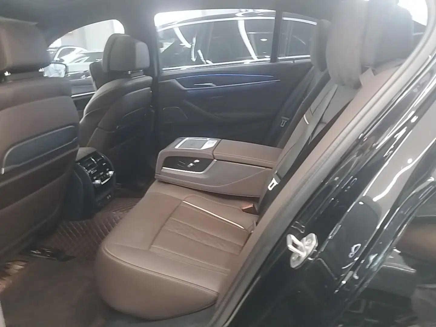 BMW 5 Series 2022 Second Facelift 530Li Luxury Version M Sport Package — миниатюра 20