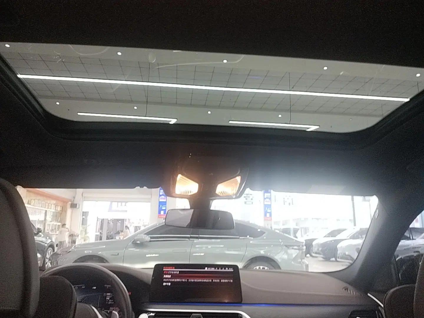 BMW 5 Series 2022 Second Facelift 530Li Luxury Version M Sport Package — миниатюра 21