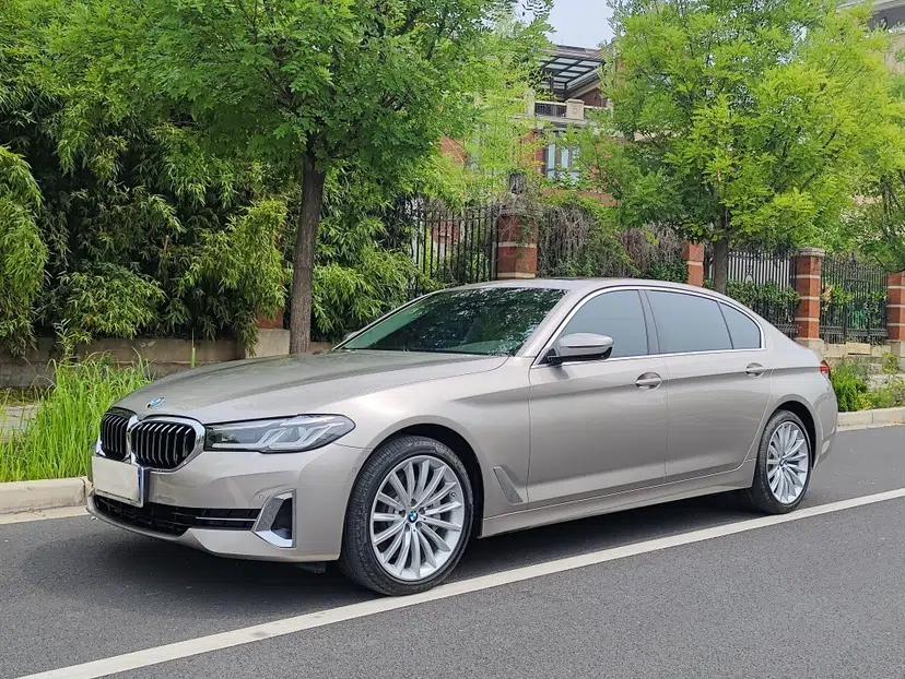 BMW 5 Series 2022 Updated 530Li Luxury Edition Premium Package — миниатюра 1