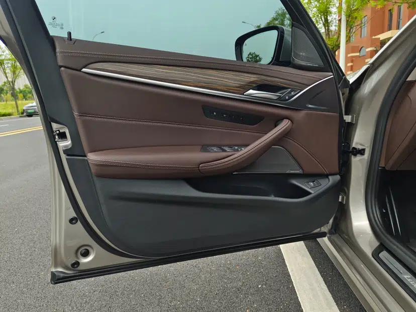 BMW 5 Series 2022 Updated 530Li Luxury Edition Premium Package — миниатюра 20