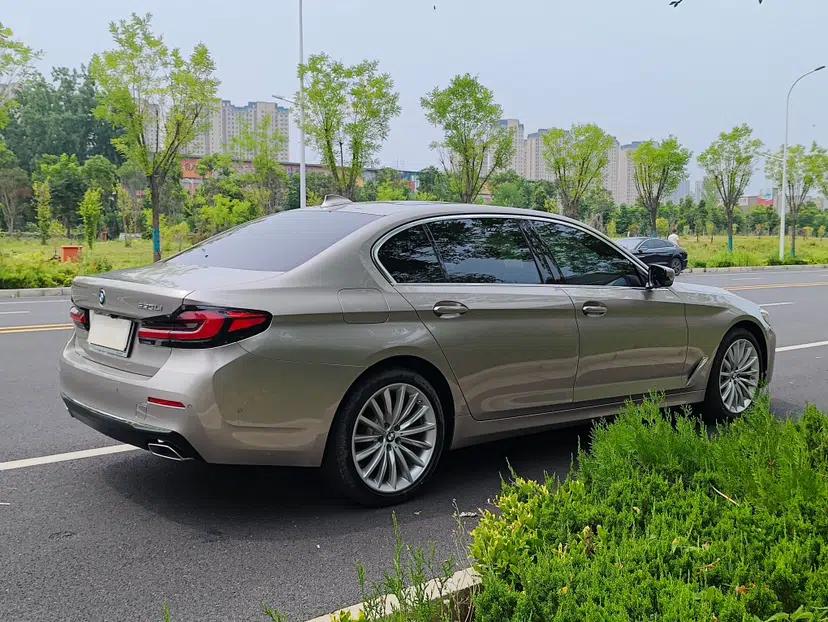 BMW 5 Series 2022 Updated 530Li Luxury Edition Premium Package — миниатюра 7