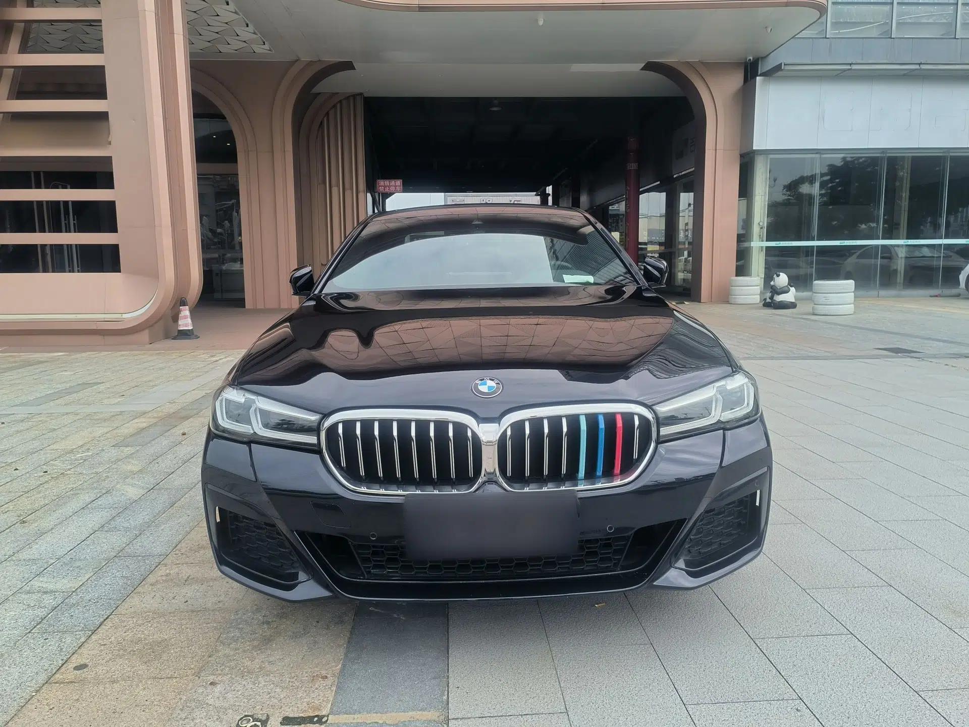 BMW 5 Series 2022 Second Facelift 530Li Leading Edition M Sport Package — миниатюра 2