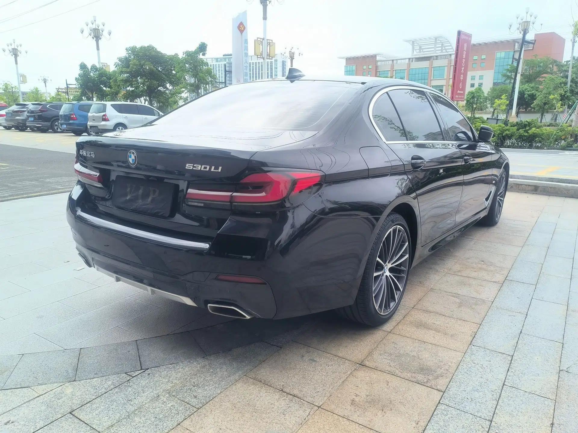 BMW 5 Series 2022 Second Facelift 530Li Leading Edition M Sport Package — миниатюра 6