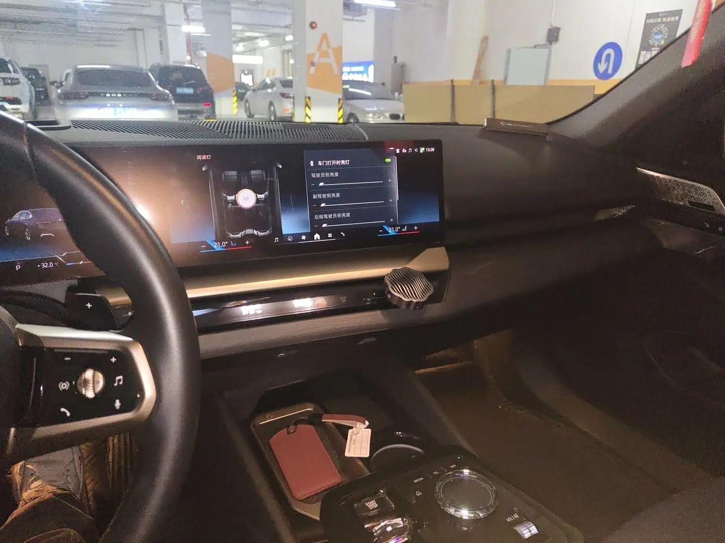 BMW 5 Series 2024 530Li Luxury Edition M Sport Package — миниатюра 13