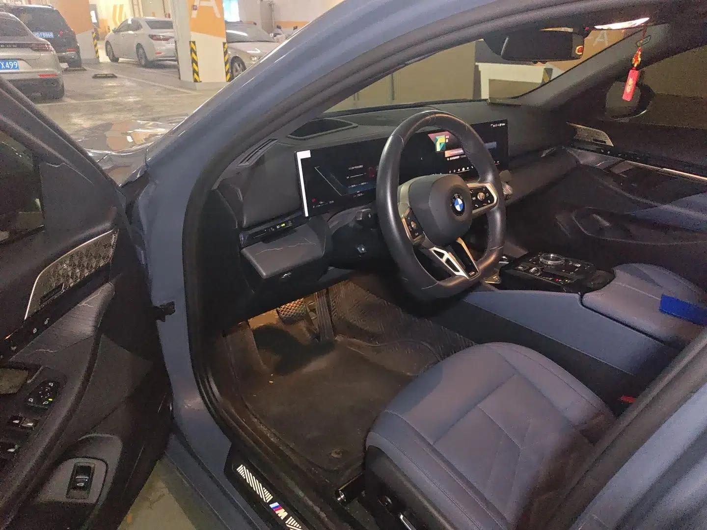 BMW 5 Series 2024 530Li Luxury Edition M Sport Package — миниатюра 16
