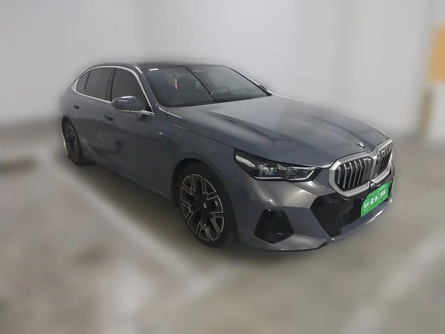 BMW 5 Series 2024 530Li Luxury Edition M Sport Package — миниатюра 3