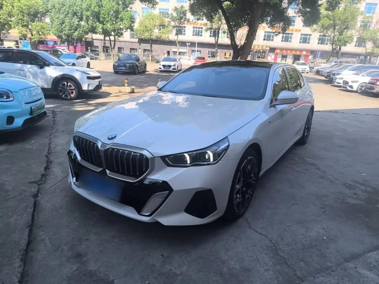 BMW 5 Series 2024 530Li Luxury Edition M Sport Package — миниатюра 1
