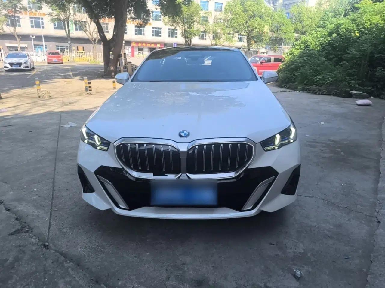 BMW 5 Series 2024 530Li Luxury Edition M Sport Package — миниатюра 2