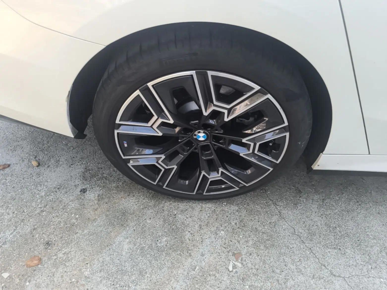 BMW 5 Series 2024 530Li Luxury Edition M Sport Package — миниатюра 11