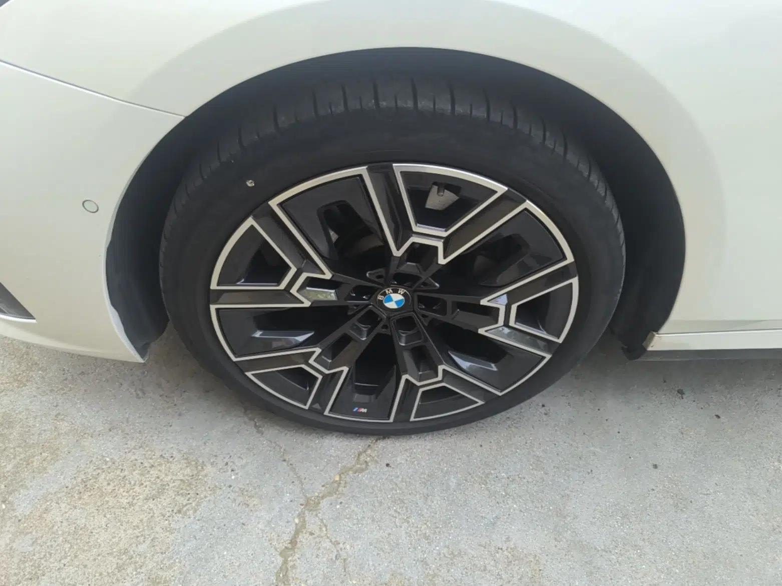 BMW 5 Series 2024 530Li Luxury Edition M Sport Package — миниатюра 10