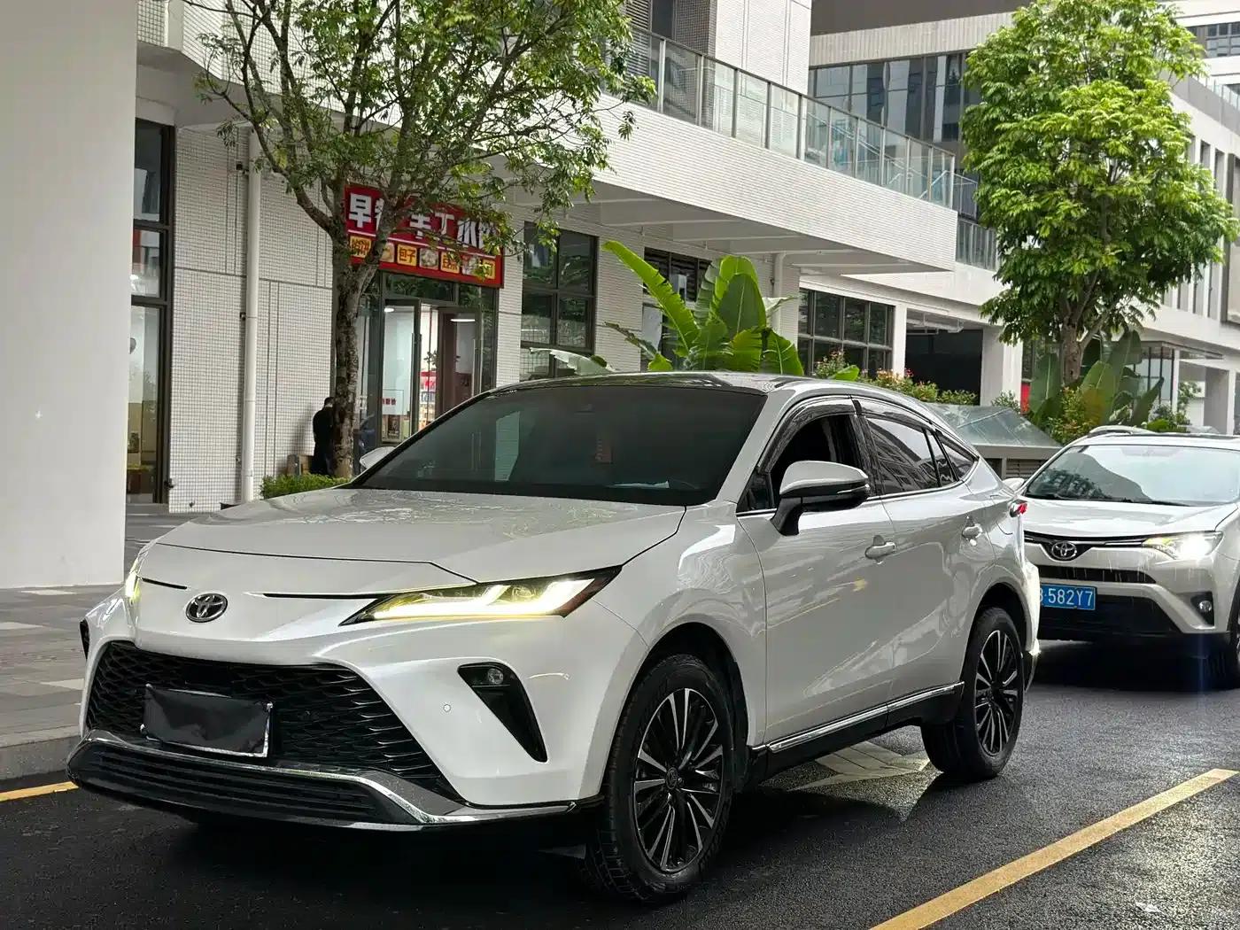 Venza 2022 2.0L CVT 2WD Premium Edition — миниатюра 1