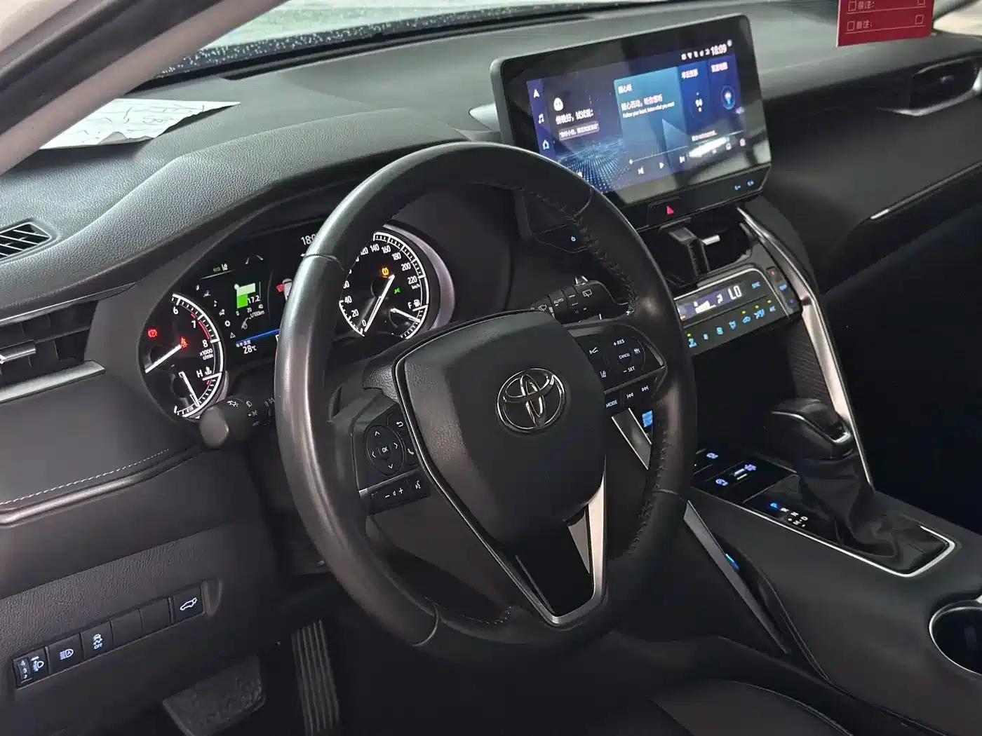 Venza 2022 2.0L CVT 2WD Premium Edition — миниатюра 3