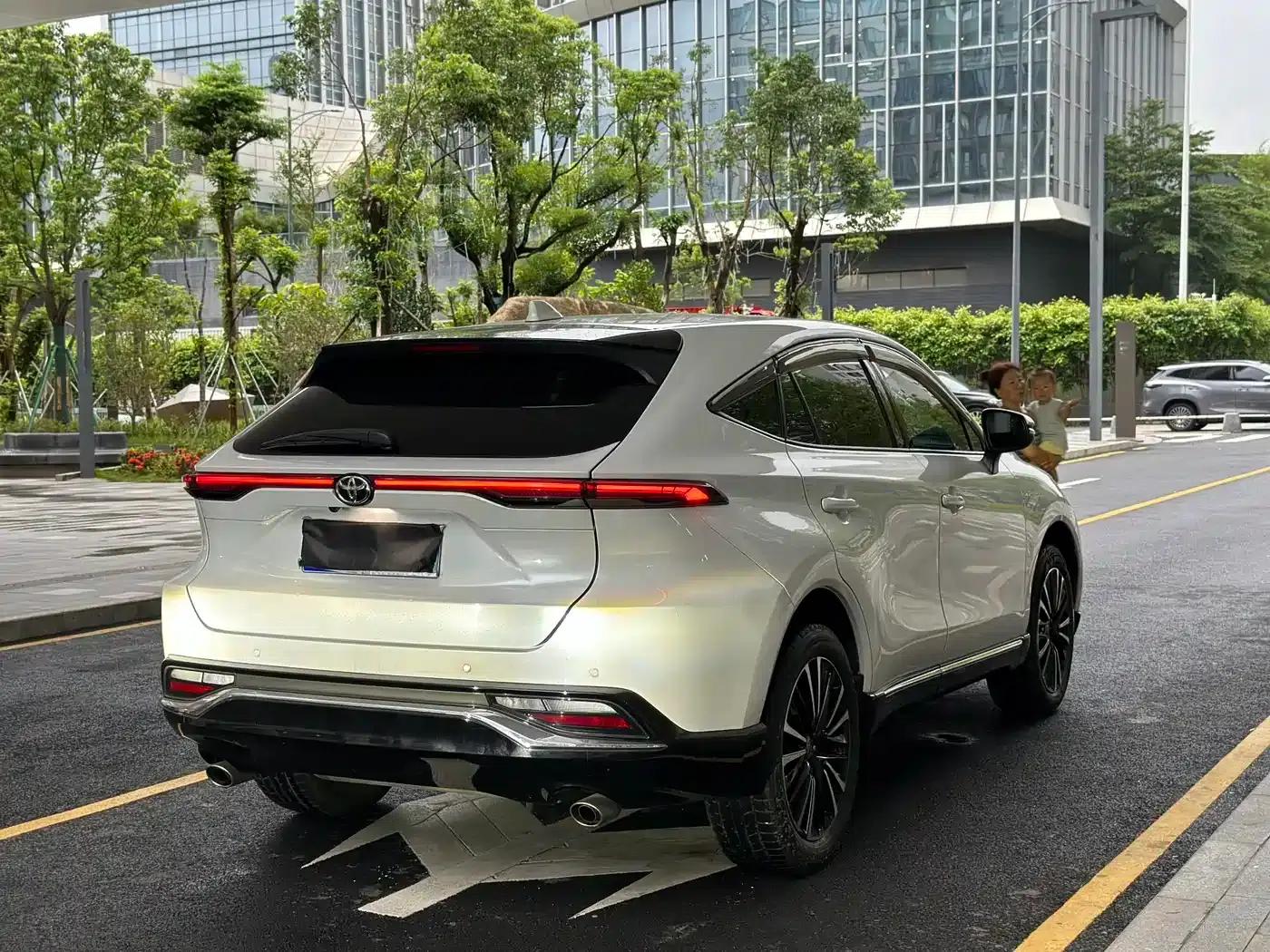 Venza 2022 2.0L CVT 2WD Premium Edition — миниатюра 6