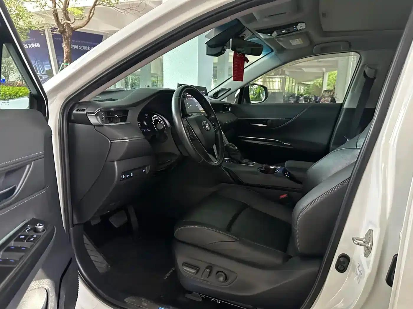 Venza 2022 2.0L CVT 2WD Premium Edition — миниатюра 8