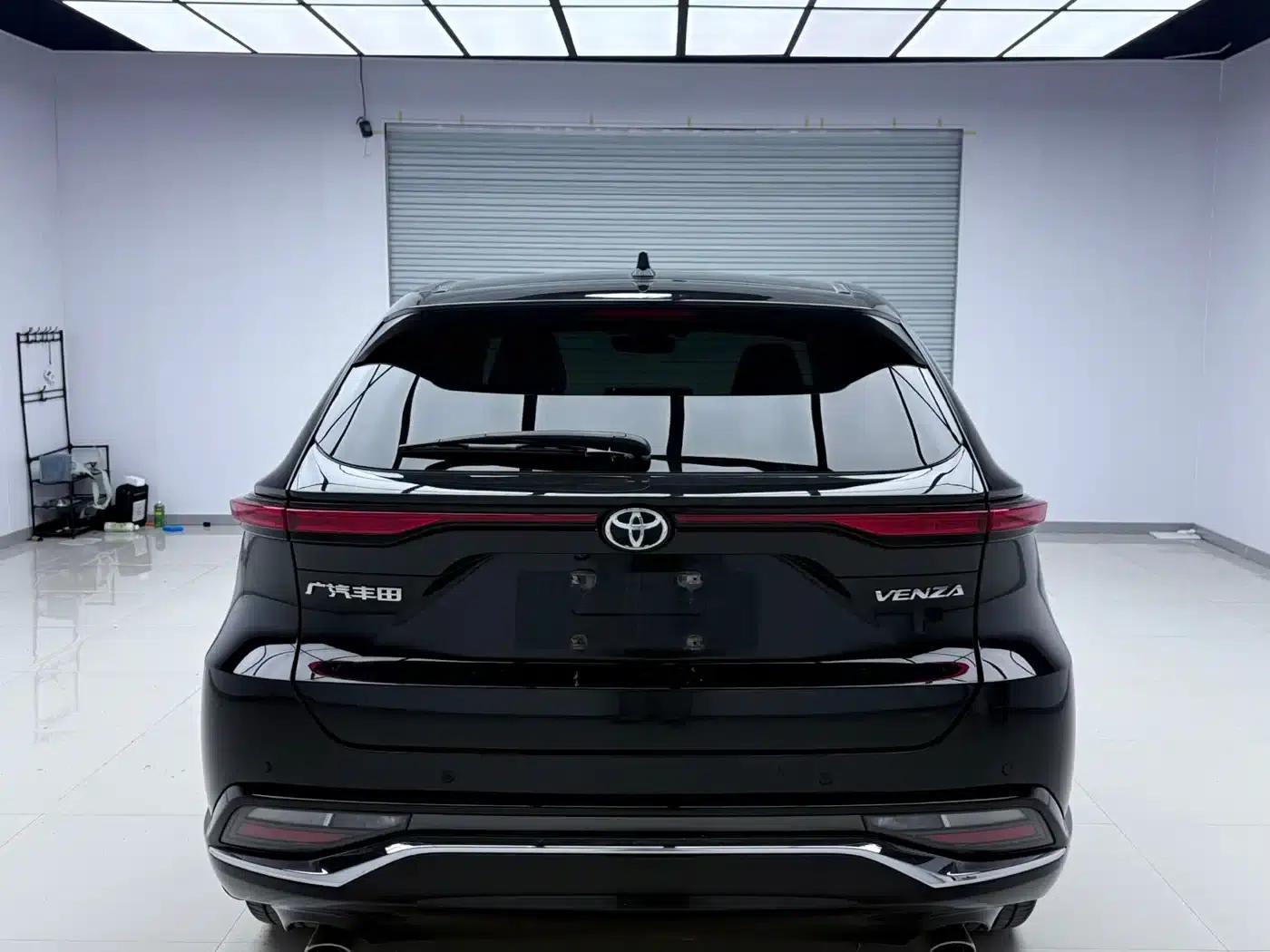 Venza 2022 2.0L CVT 2WD Premium Edition — миниатюра 4
