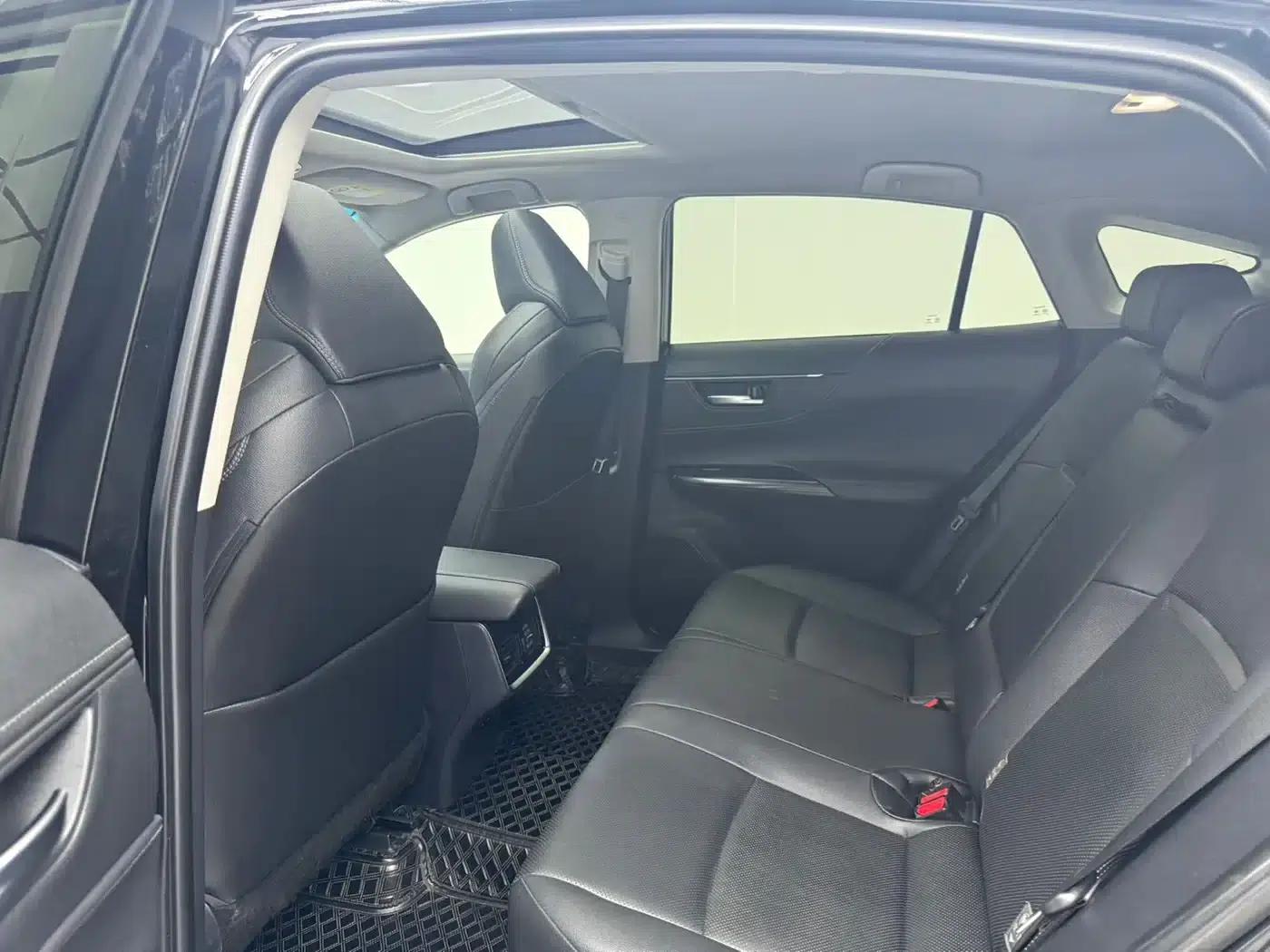 Venza 2022 2.0L CVT 2WD Premium Edition — миниатюра 7