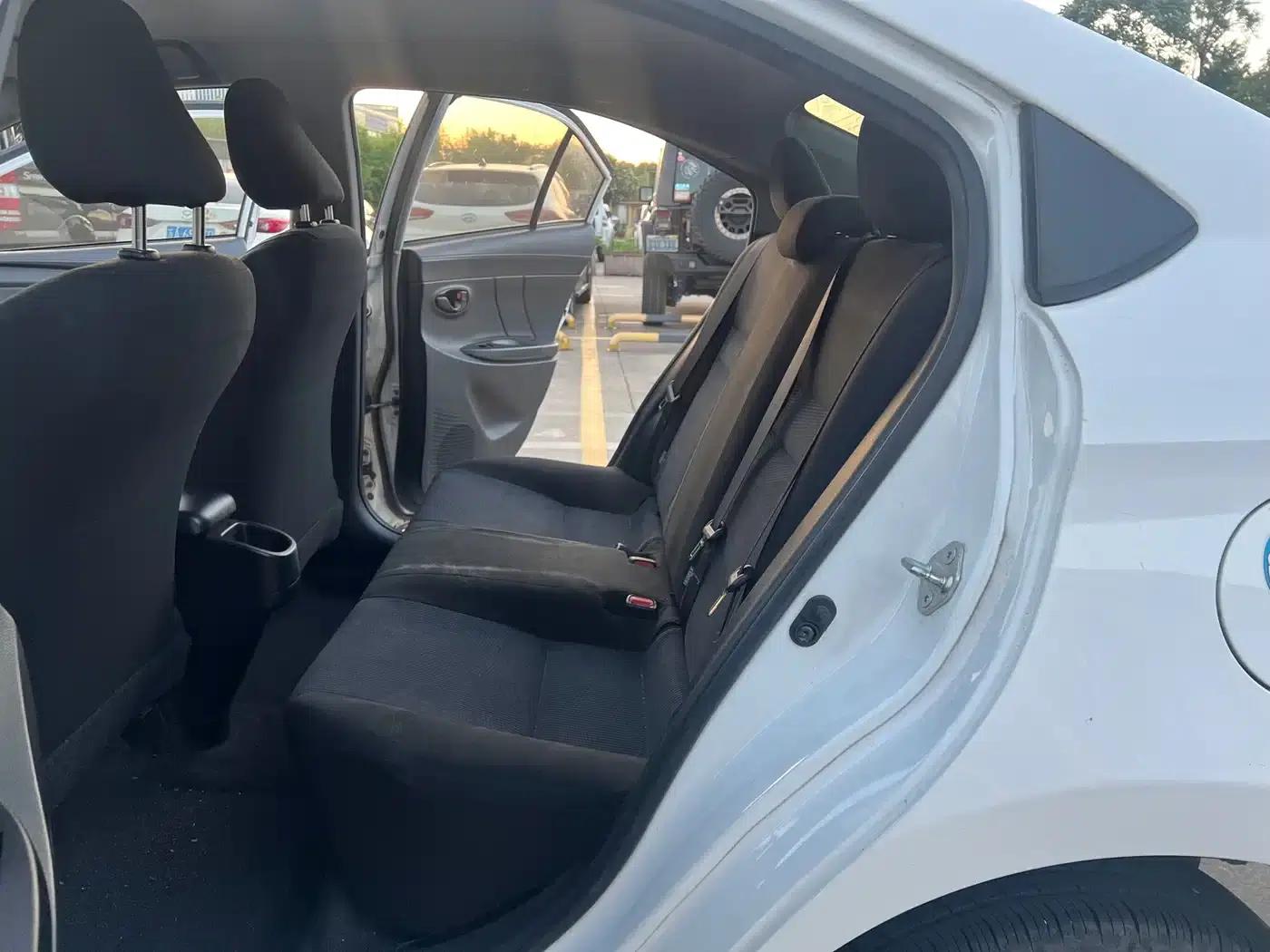 YARiS L 2017 1.5E CVT Dynamic Edition — миниатюра 5