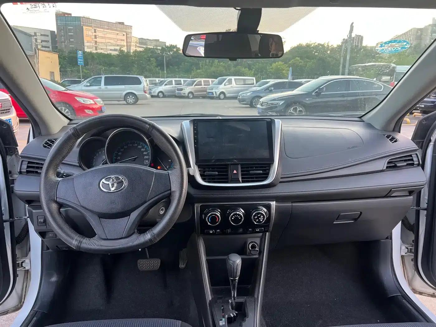 YARiS L 2017 1.5E CVT Dynamic Edition — миниатюра 6