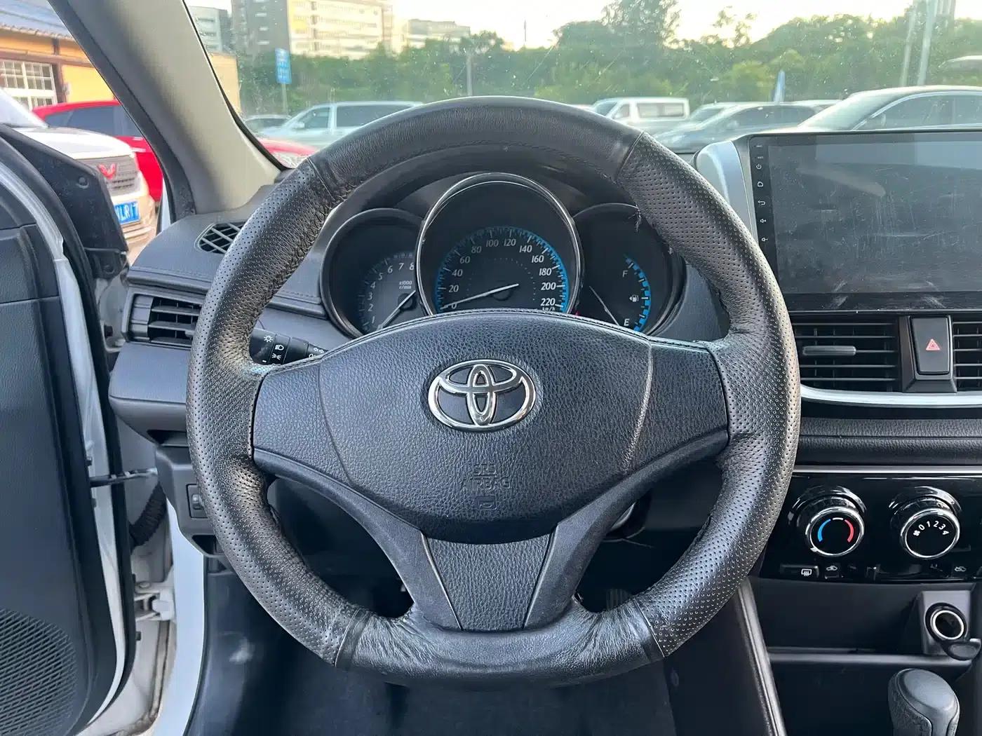 YARiS L 2017 1.5E CVT Dynamic Edition — миниатюра 7