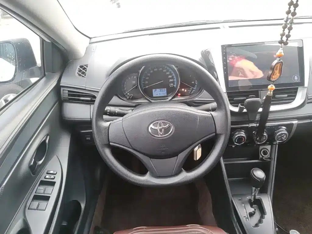YARiS L 2017 1.5E CVT Dynamic Edition — миниатюра 11