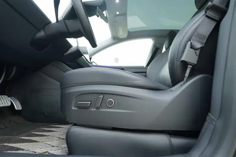 Model Y 2025 Long Range All-Wheel Drive — миниатюра 13