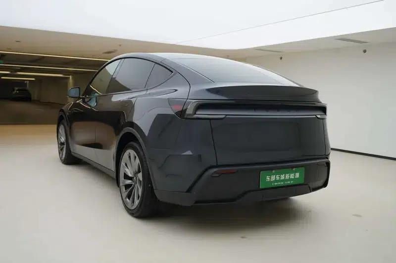 Model Y 2025 Long Range All-Wheel Drive — миниатюра 4