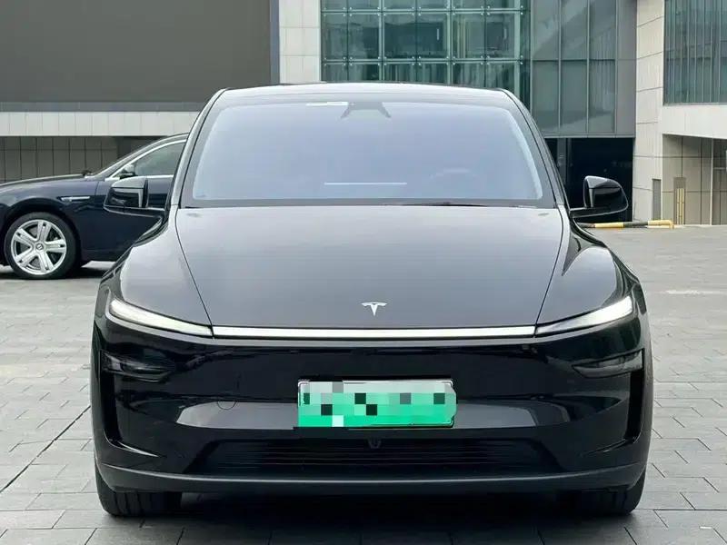 Model Y 2025 Rear-Wheel Drive First Edition — миниатюра 2