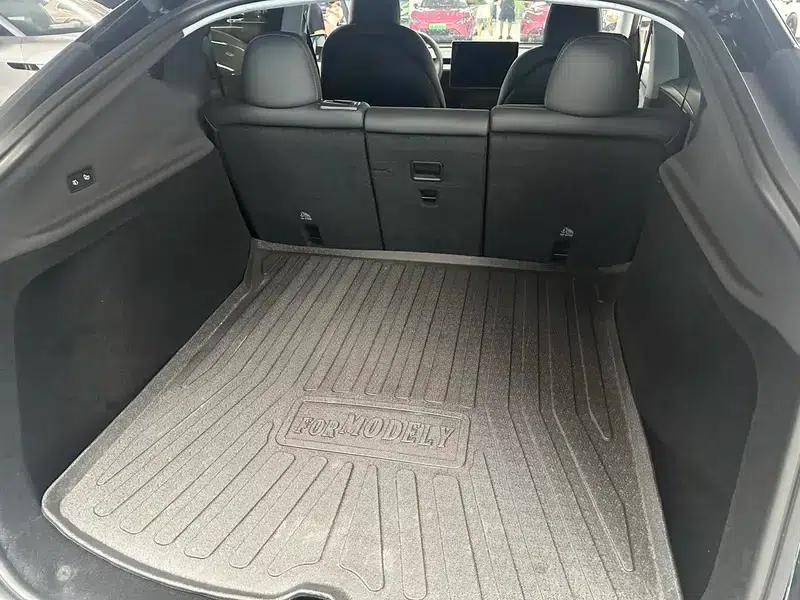 Model Y 2025 Rear-Wheel Drive First Edition — миниатюра 15