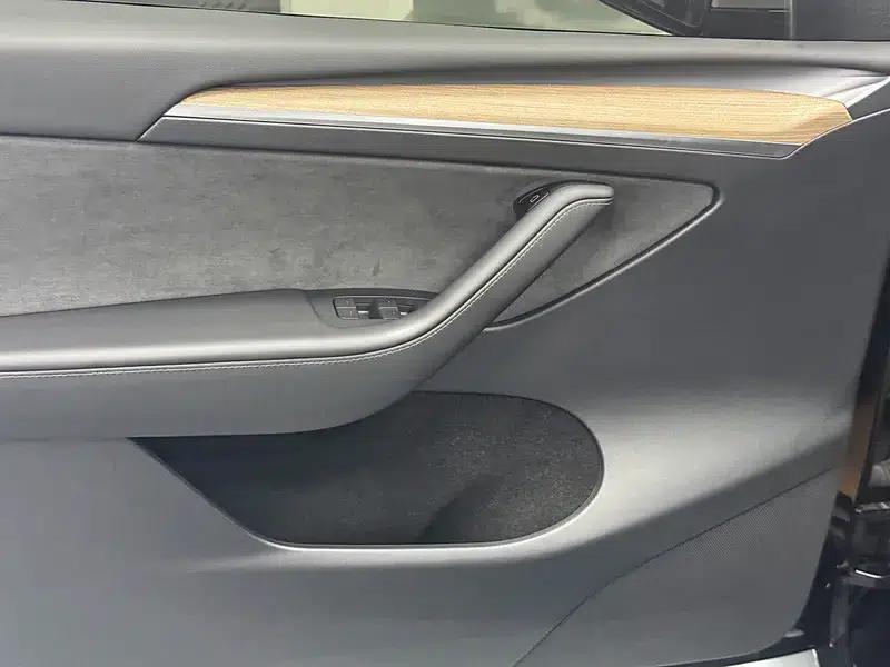Model Y 2022 Long Range All-Wheel Drive — миниатюра 5